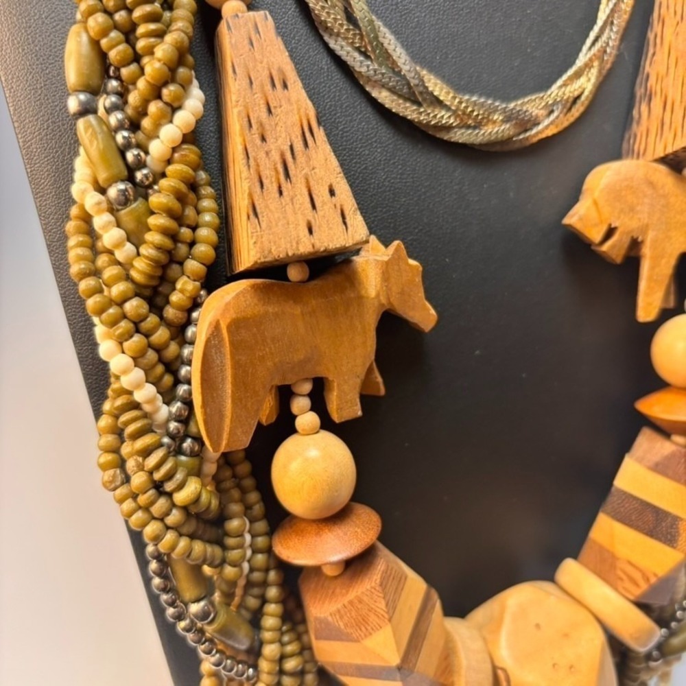 Chunky Vintage Necklace Wood Beads Seeds Carved Animals Boho Maximalist 1970s - Picture 4 of 16